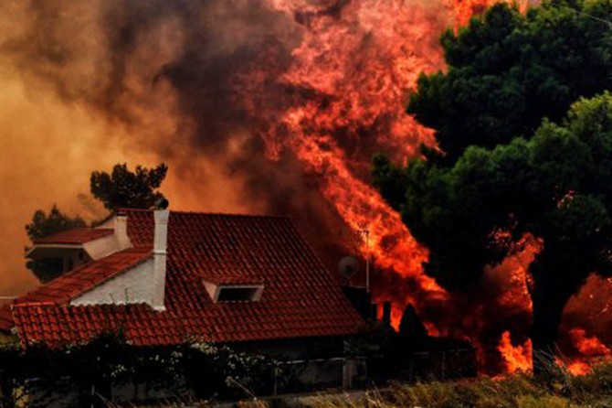 Yunanistan'da orman yangınları: En az 50 ölü