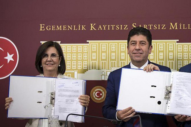 CHP'de kurultay için yeterli sayıda imza toplandı