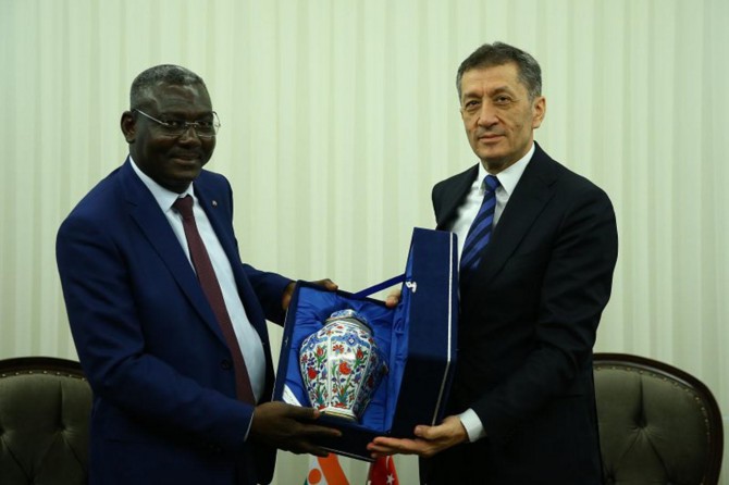 Milli Eğitim Bakanı Selçuk Nijerli mevkidaşıyla görüştü