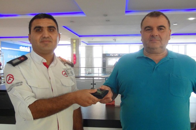 Mardin Kızıltepe’de güvenlik personelinden örnek davranış