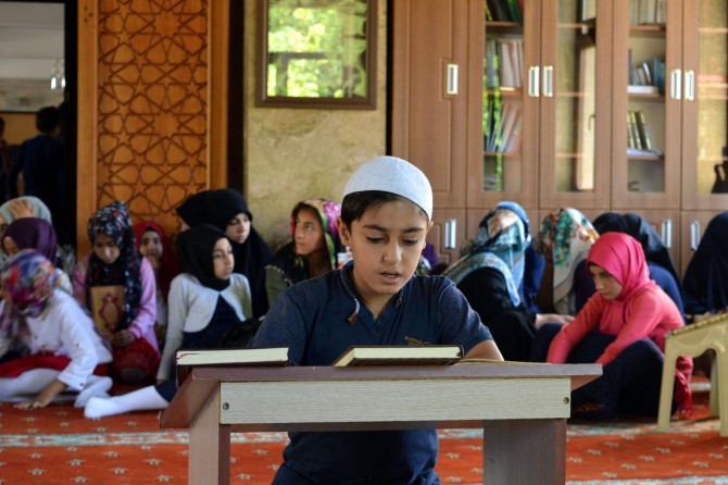 Bitlis’te Kur’an bülbülü çocuklar yarıştı