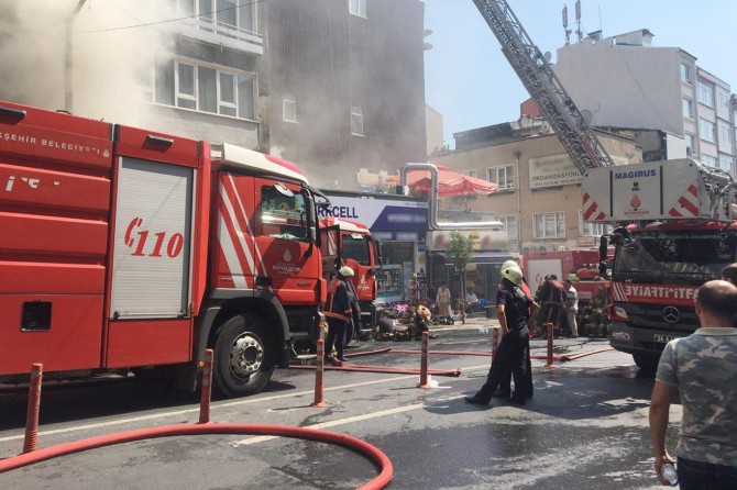 İstanbul Fatih'te çıkan yangın korkuttu