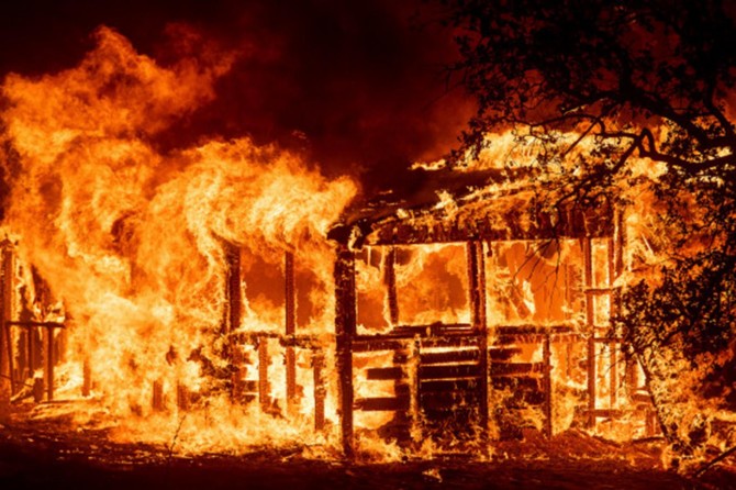 Kaliforniya'da yangın dehşeti büyüyor