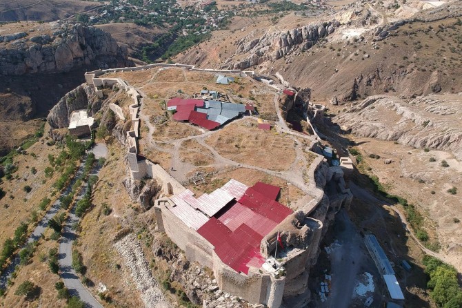 Harput Kalesi'nde arkeolojik kazı çalışmaları başladı