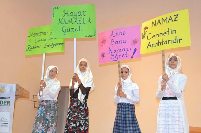 Bo zarokan dê bernameya nimêjê bê tertîpkirin