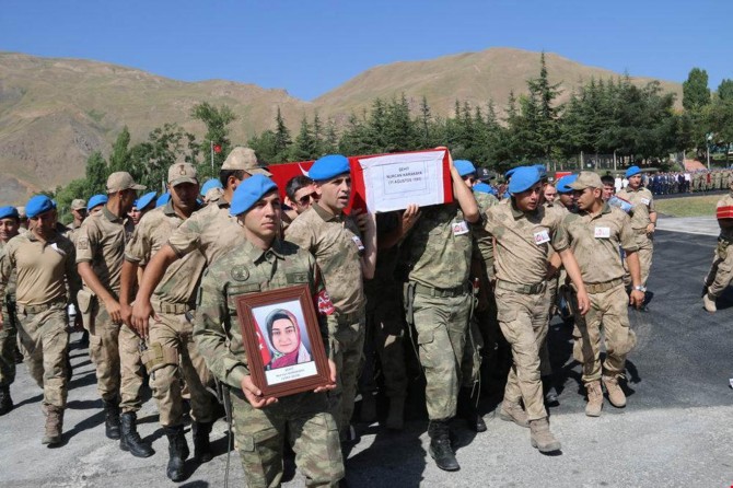 Yüksekova'da PKK saldırısında hayatını kaybeden anne ve bebeği için tören düzenlendi