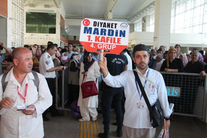 Mardinli hacı adayları dualarla uğurlandı