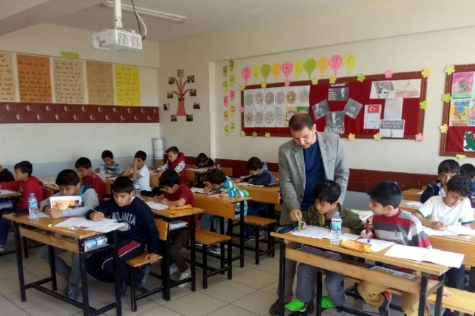 Sözleşmeli öğretmenlere sağlık özrüne bağlı yer değiştirme hakkı verildi