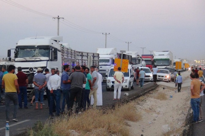 Kızıltepe-Viranşehir yolunda zincirleme kazada kilometrelerce araç kuyruğu oluştu