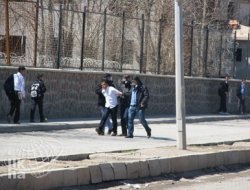 Cizre'deki Nevruz'da Ateş Açıldı: 3 Polis Ağır Yaralı