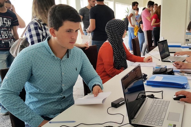 Öğrencilere uyarı: Mutlu olacağınız mesleği seçin