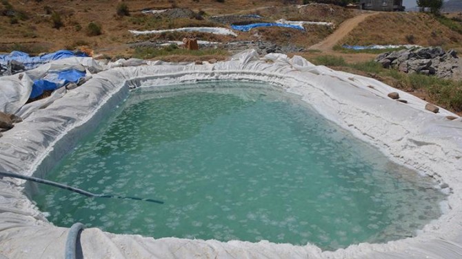 Kozluk'ta kaya tuzu üreterek bir asırdır geçimlerini sağlıyorlar