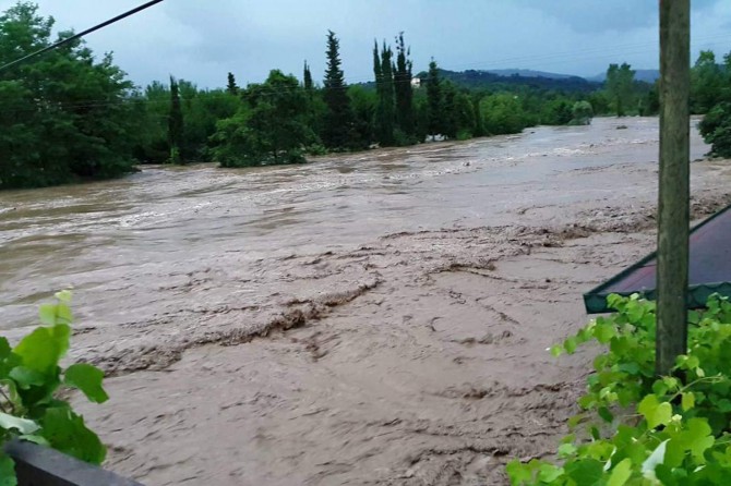 Doğu Anadolu illeri ve Artvin için ani taşkın uyarısı