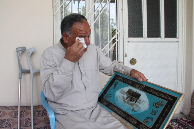 ​Kâbe’nin tablosuna bakarak hasretimi gidermeye çalışıyorum