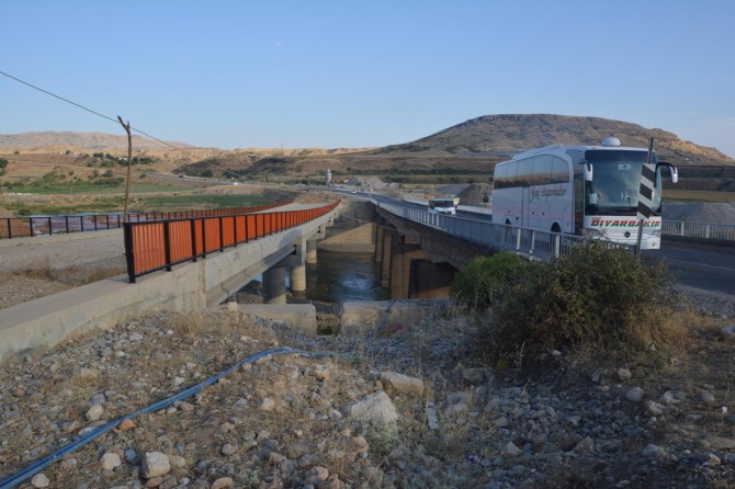 Batman Kozluk'ta 6 yıldır tamamlanan köprü ulaşıma açılmıyor