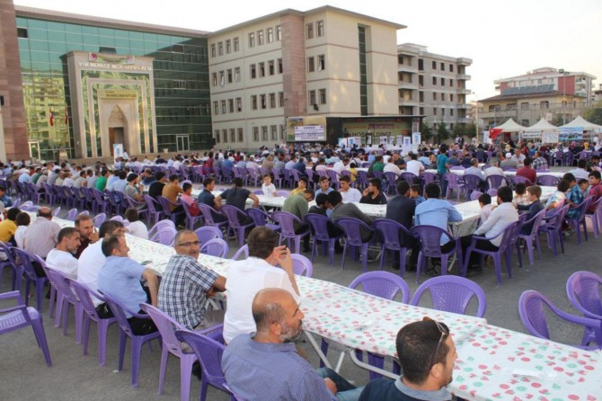 Van’da imam hatip lisesi mezunları ve mensupları bir araya geldi