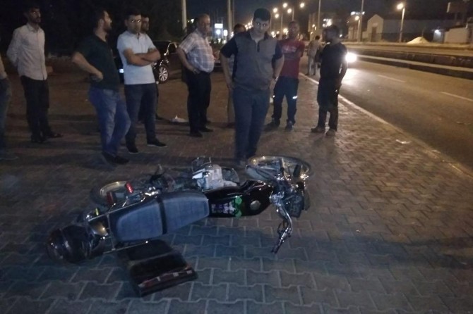 Mardin Kızıltepe'de otomobil motosiklete çarptı: 2 yaralı