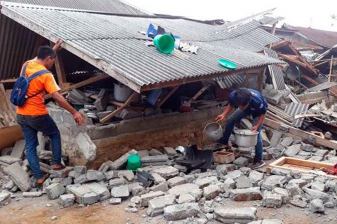 Endonezya'daki depremde ölü sayısı 82'ye yükseldi
