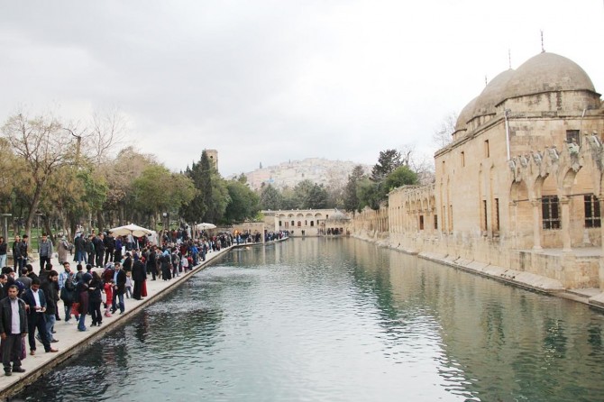 Yaklaşık 12 milyon kişi seyahate çıktı