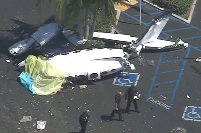 ABD'de uçak düştü: 5 ölü