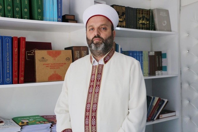 Kur’an'ın indiği şehirde hacılara Kur'an-ı Kerim'i öğretiyoruz