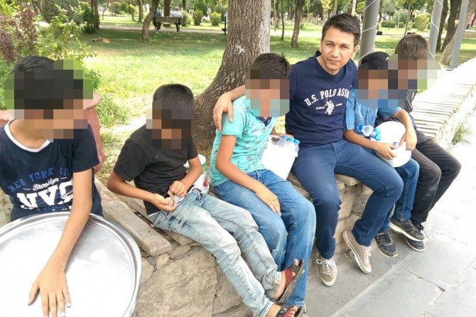 Sokakta çalıştırılan çocuklar önemli bir sosyal sorun