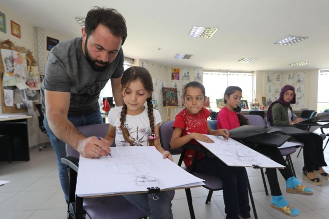 Resim kurslarında geleceğin ressamları yetişiyor