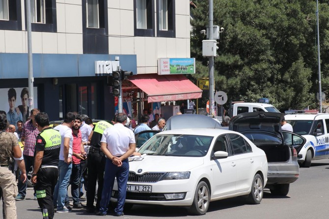 Bingöl'de dur ihtarına uymayan araca ateş açıldı
