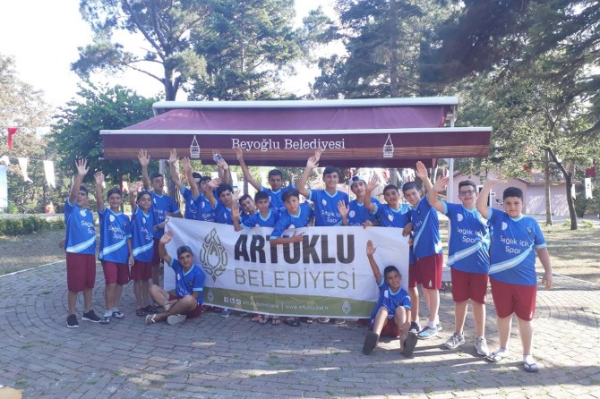 Artuklu Belediyesi, dezavantajlı çocukları yaz kampına gönderdi