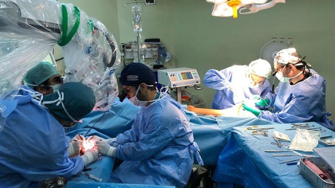 Şanlıurfa’da el parmağı kopan çocuğa ayak parmağı nakledildi