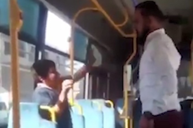 ​Şanlıurfa’da küçük çocuğa otobüste dayak