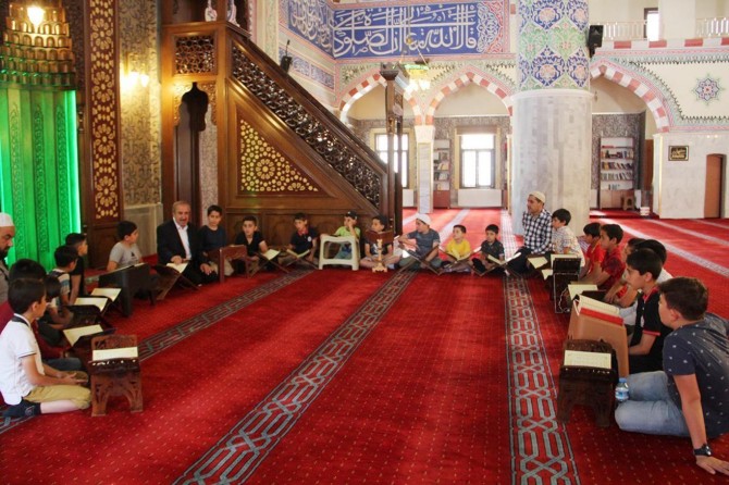 Qur'an courses continue with all their beauty