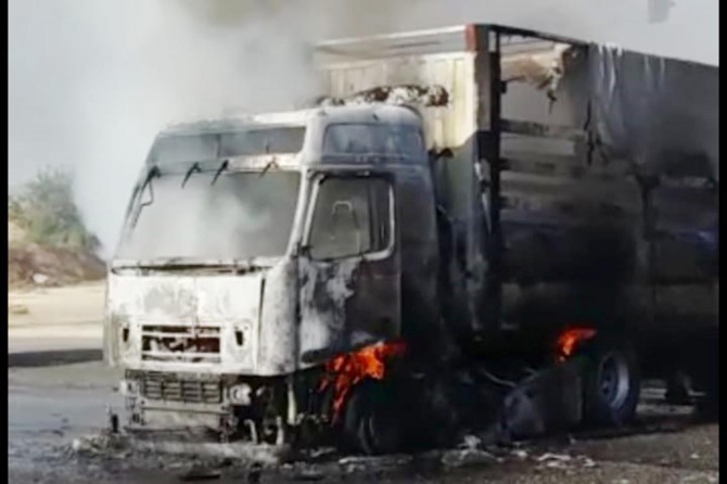 Batman Kozluk’ta vazelin yüklü TIR yanarak kül oldu
