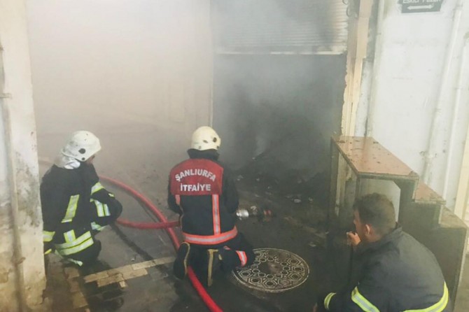 ​Şanlıurfa tarihi kunduracılar pazarında çıkan yangın korkuttu