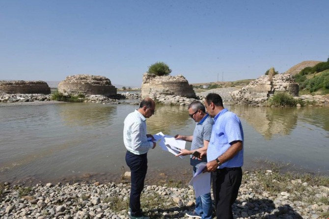 Tarihi eserlerimizi ayağa kaldırıyoruz