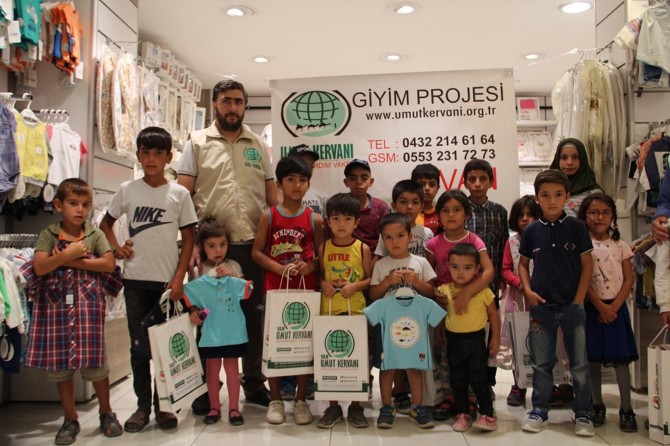 Van Umut Kervanından 150 aileye yardım