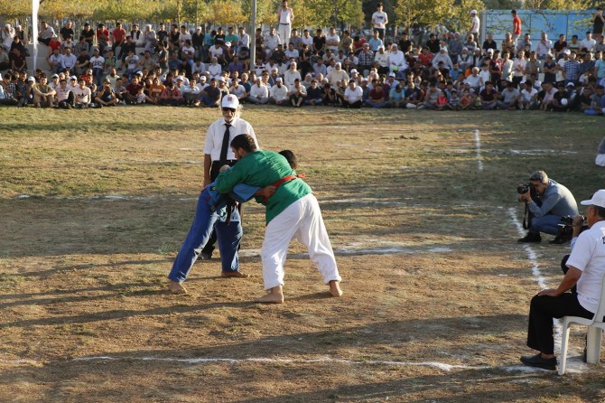Uluslararası Kuraş Şampiyonası finali Zeytinburnu'nda gerçekleşti