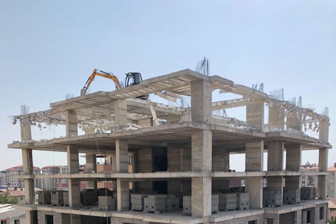 Van’da ruhsata aykırı yapılara müdahale