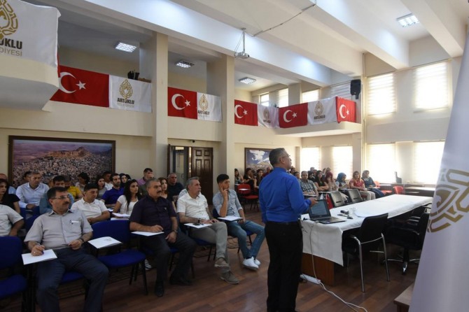 Mardin Artuklu’da hizmet içi eğitim semineri