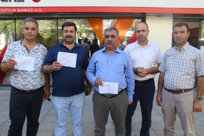 Diyarbakır'da  iş adamları döviz bozarak ekonomiye destek verdi