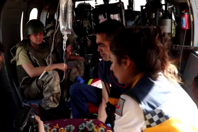 Helikopter ile havadan sıhhi tahliye yapıldı