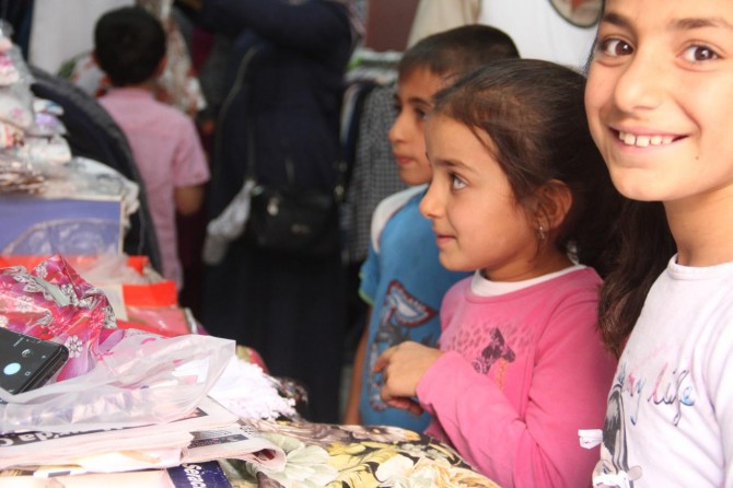 Avrupa Yetim-Der yetim ve muhtaçları giydirdi