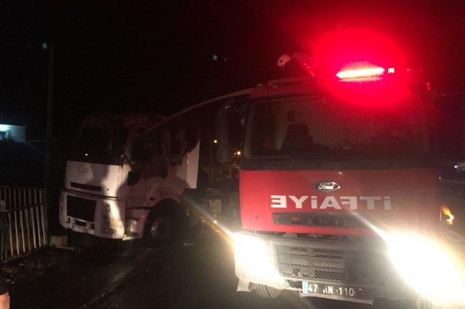 Seyir halinde alev alan TIR’ın sürücüsü yaralandı