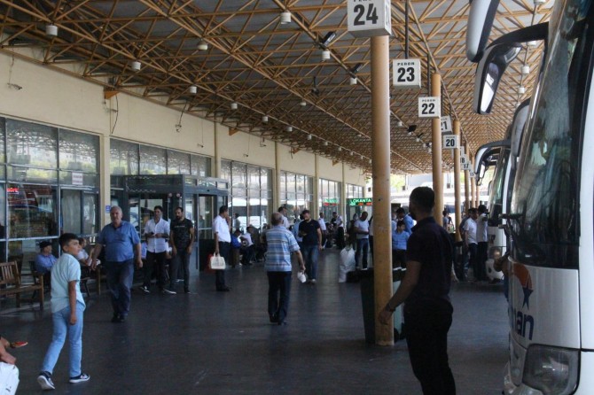 Otobüsler batı illerine yolcu bulmakta zorlanıyor