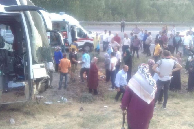 Bus collides with a car: 4 dead 13 injured