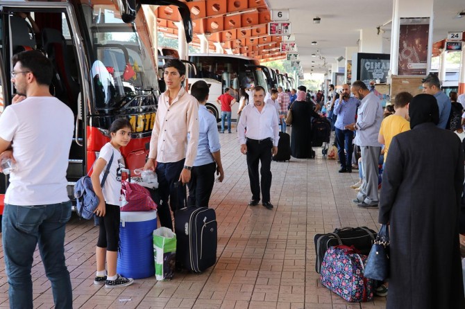 Otogarda bayram hareketliliği başladı, biletler tükendi