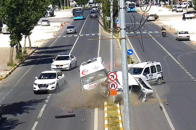 Adıyaman’da trafik kazaları MOBESE'ye yansıdı video