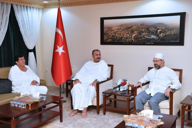 Adalet Bakan Gül, Mekke’de Erbaş’ı ziyaret etti