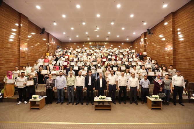 Gaziantep'te meslek edinme kursuna katılan 199 kişiye sertifika verildi