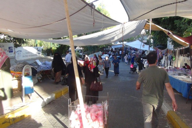 Pazar esnafı zamlardan şikayetçi